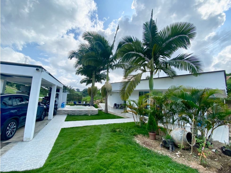 HERMOSA FINCA PARA LA VENTA EN LEBRIJA - 1