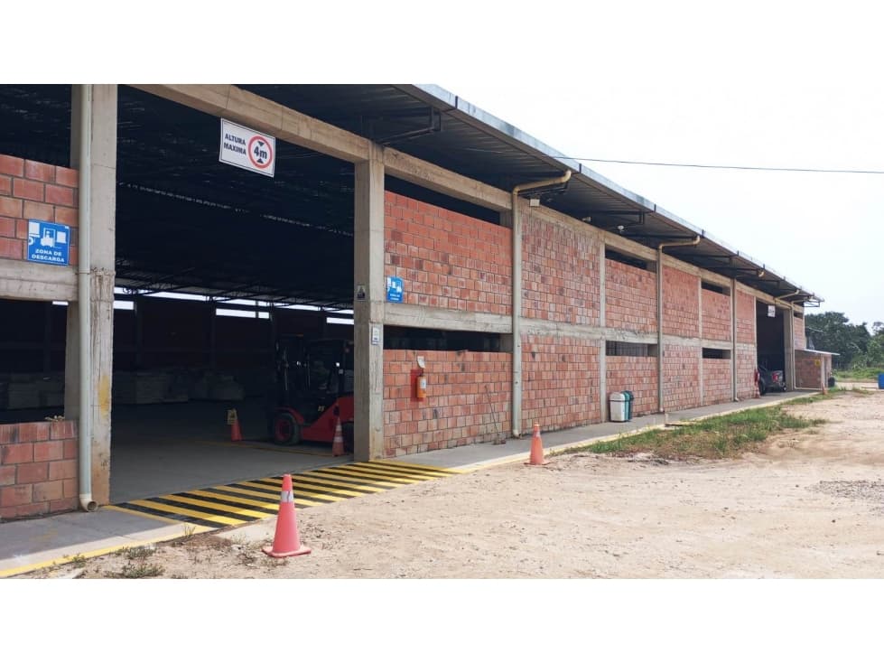 Lote, Bodegas y Oficinas en Barrancabermeja - 1