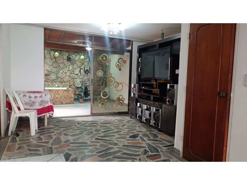 Venta de casa amplia de 2 pisos en Quinta Oriental Cúcuta - 1