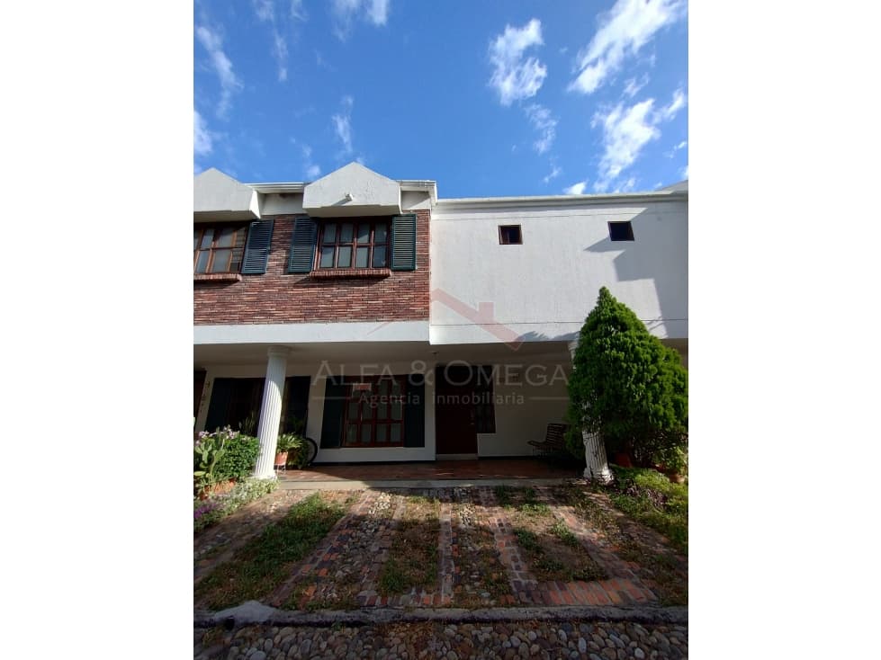 Venta de casa de 2 pisos en conjunto cerrado La Riviera Cúcuta - 1