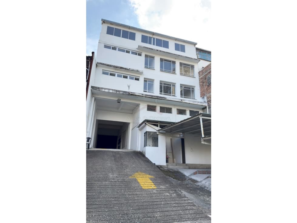 Arriendo Edificio corporativo o institucional en el centro de Ibagué - 1
