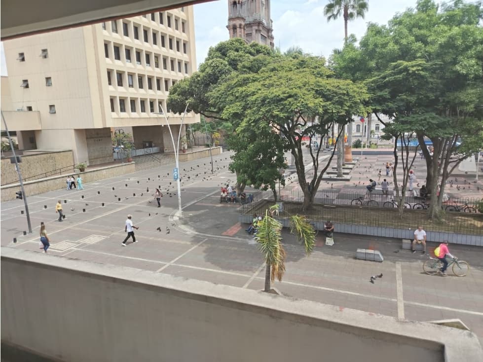 OFICINA EN VENTA EN PALMIRA FRENTE AL PARQUE BOLÍVAR 2DO PISO 204 - 1