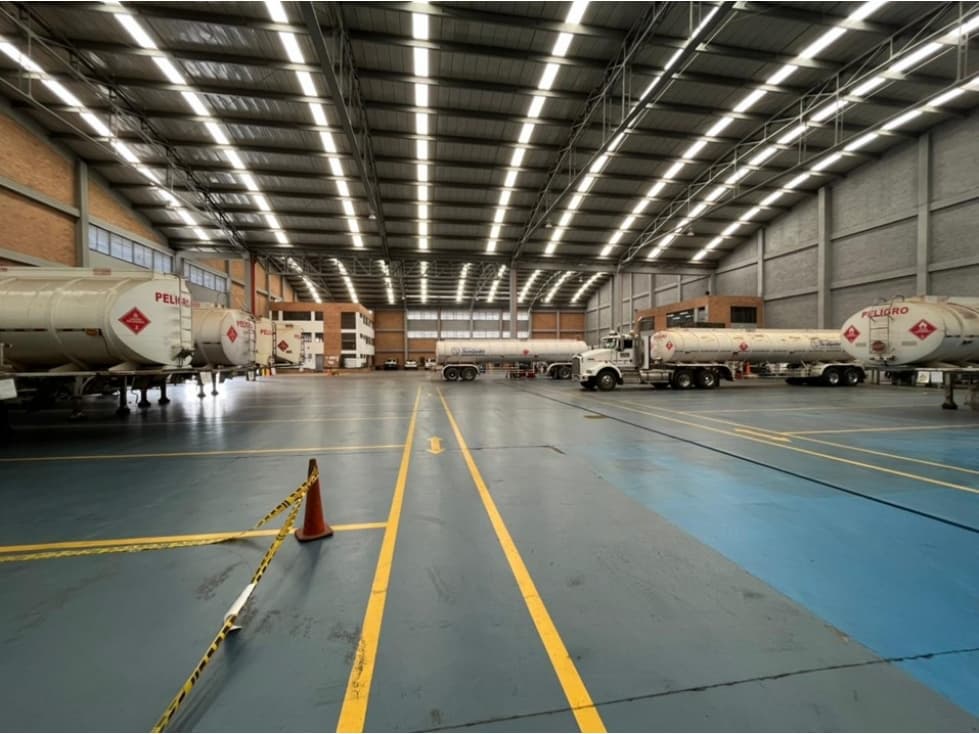 BODEGA EN VENTA EN MOSQUERA 7.744 M2 - 1