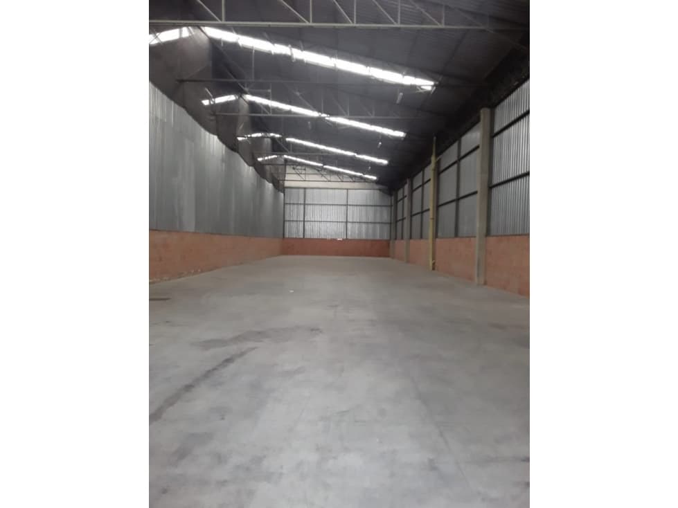 BODEGA EN ARRIENDO EN MADRID 688 M2 - 1