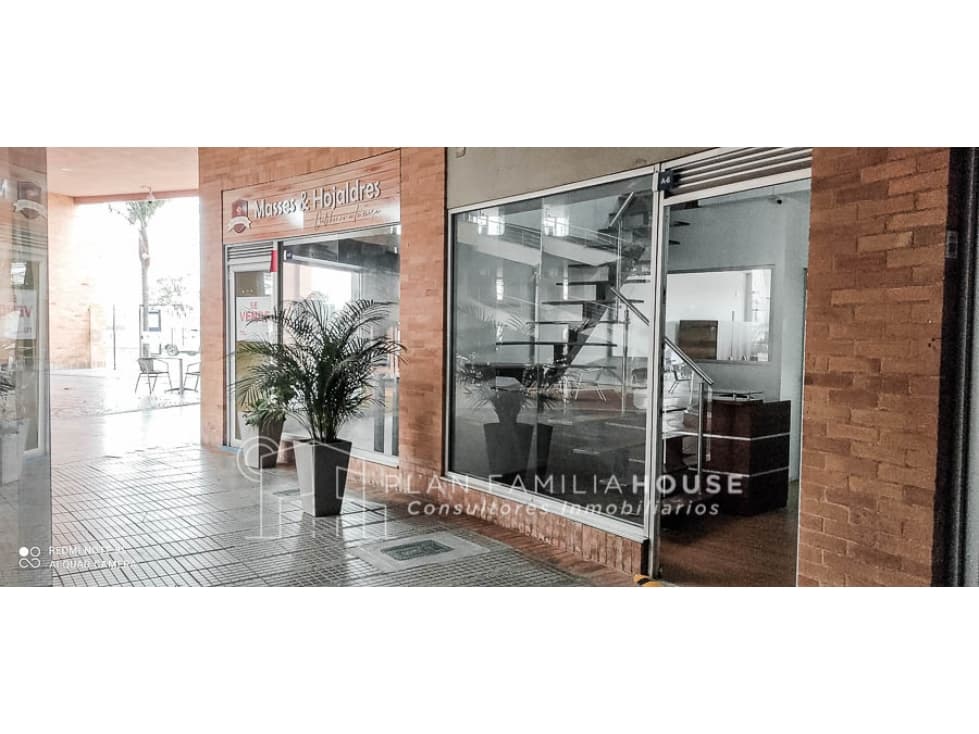 Hermoso Local en centro empresarial Siberia - 1