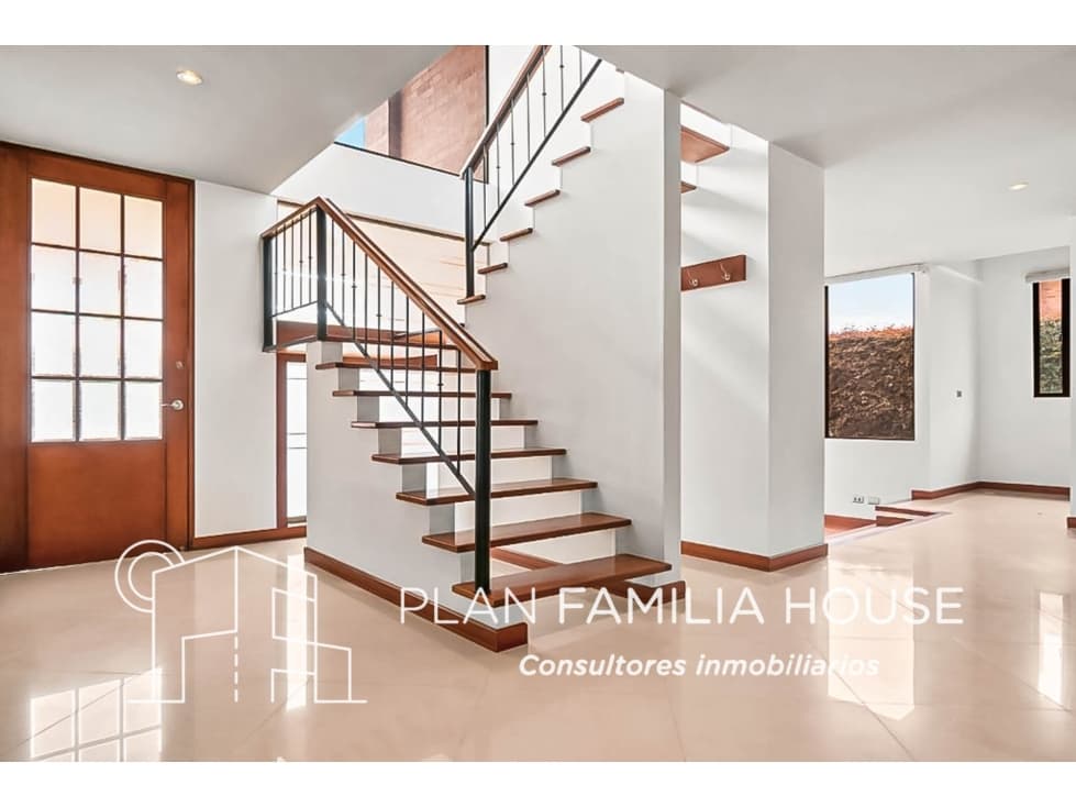 Casa de dos niveles con zona verde en Cajicá - 1