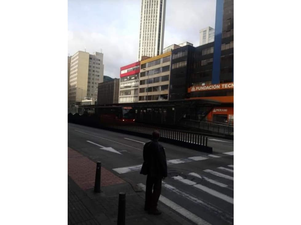 VENDO OFICINAS EN EL CENTRO DE BOGOTA - 1