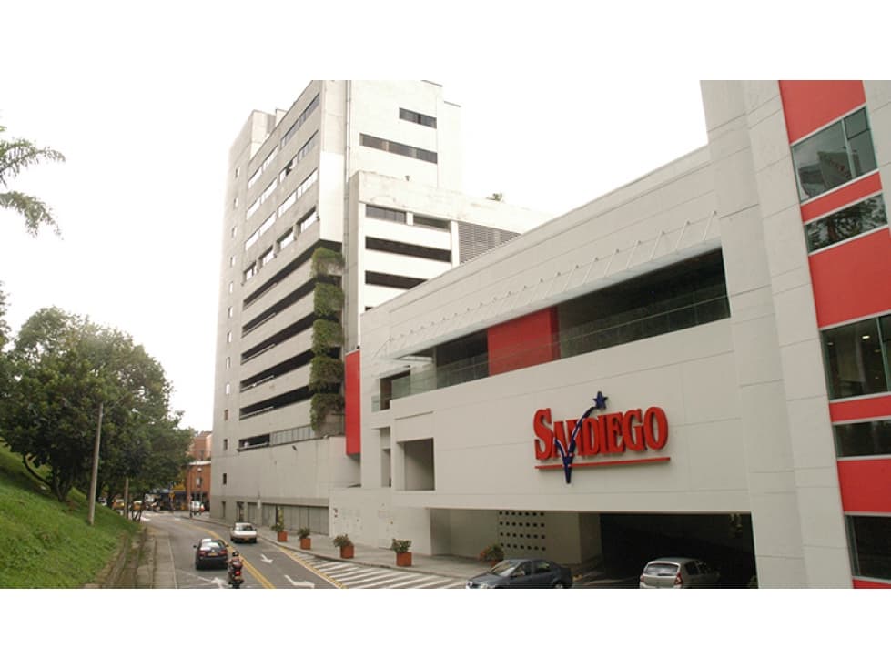 Venta de Lacal Centro comercial San Diego zona Comidas - 1