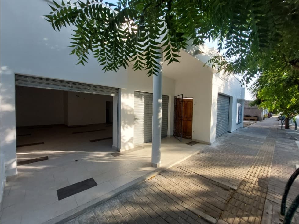 LOCAL COMERCIAL MAS PARQUEADERO - CENTRO - 1