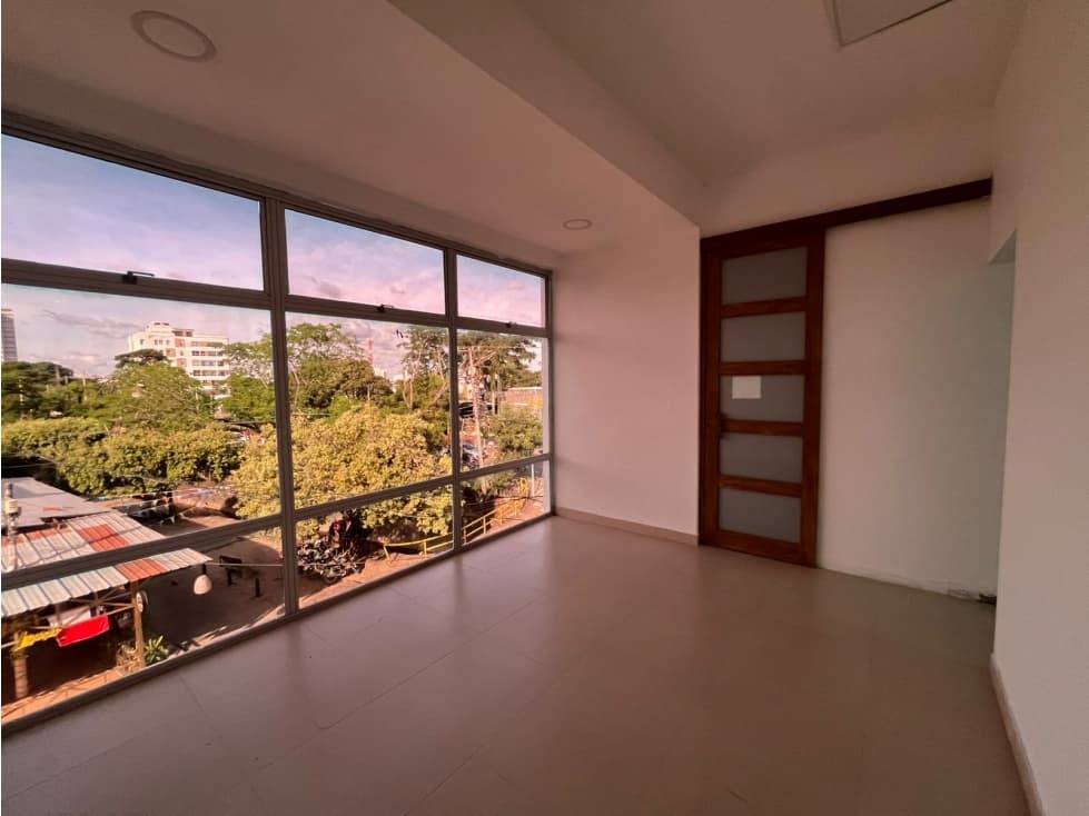 EDIFICIO EN ARRIENDO CERCA A LA CIRCUNVALAR - 1