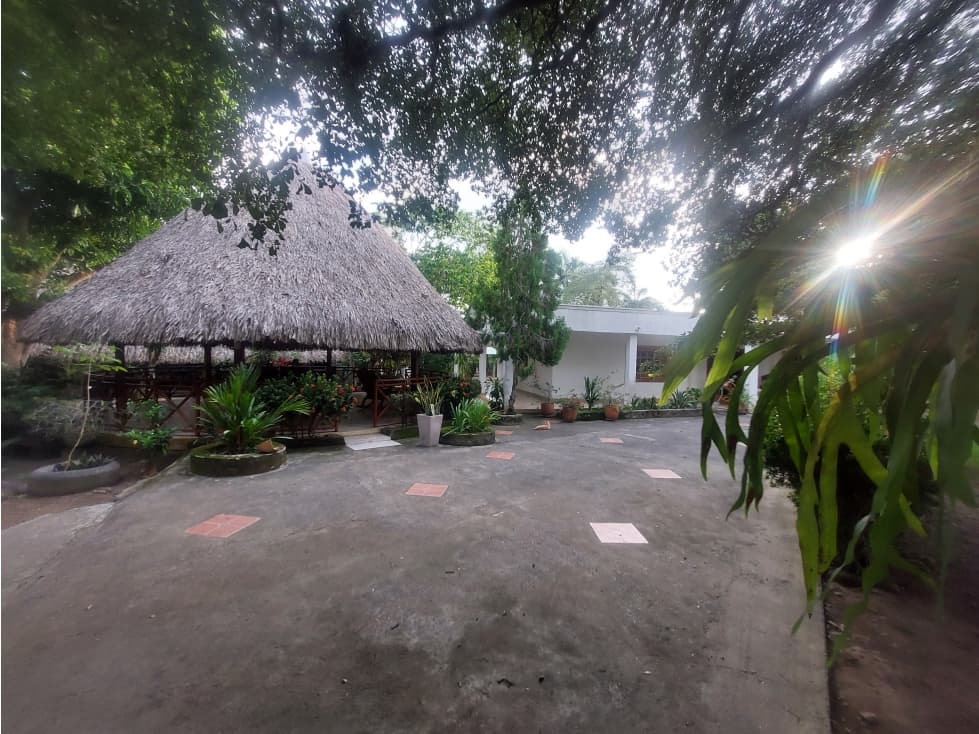 CASA CAMPESTRE EN ARRIENDO A 4MIN DE LA UPB - 1