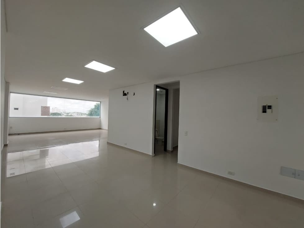 OFICINA + PARQUEADERO EN VENTA SEXTA AVENIDA - 1