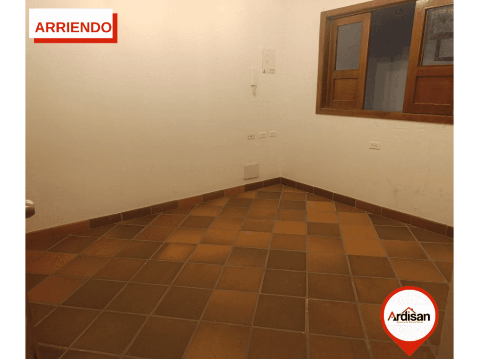 ARRIENDO LOCALES COMERCIALES EN SEGUNDO PISO PARA OFICINAS - 1