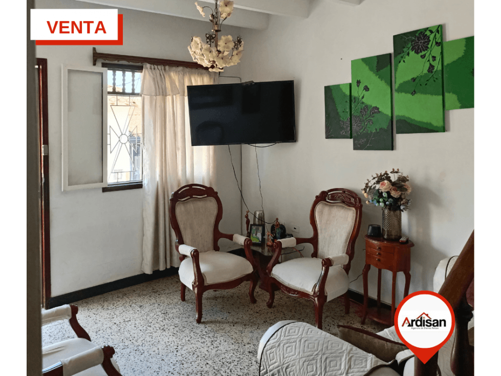 CASA UNIFAMILIAR DE DOS PISOS CON AMPLIO GARAJE - 1