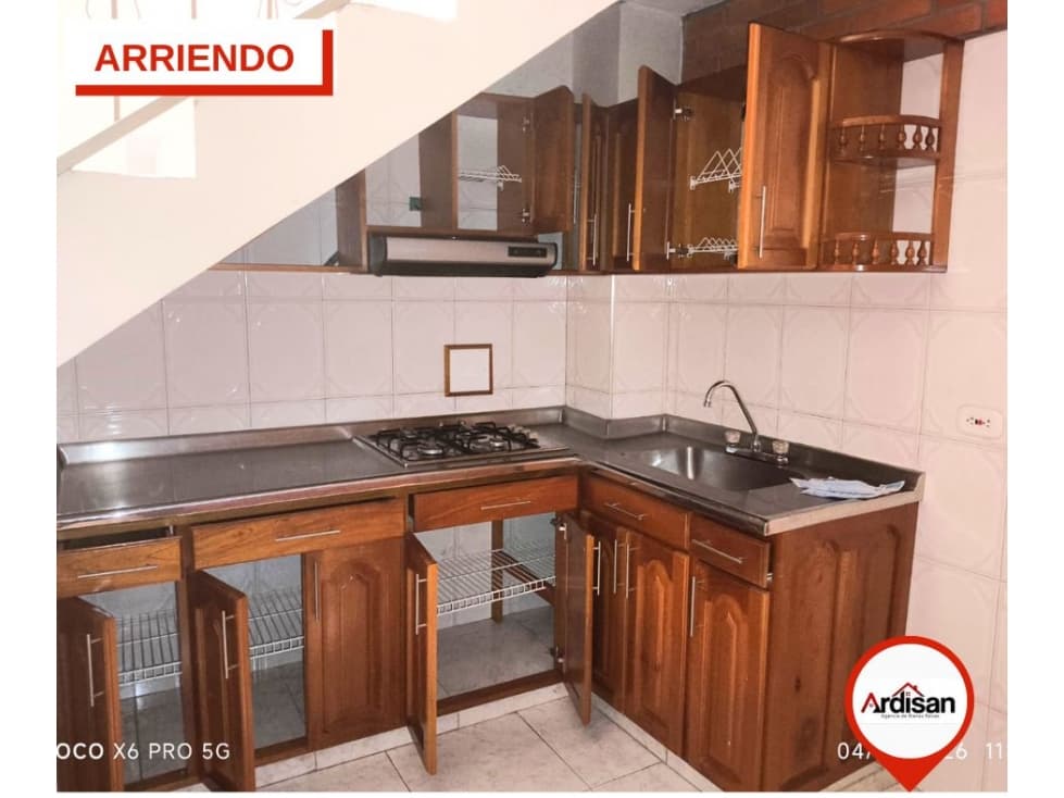SE ARRIENDA APARTAMENTO DUPLEX TERCER CON CUARTO PISO CENTRAL - 1