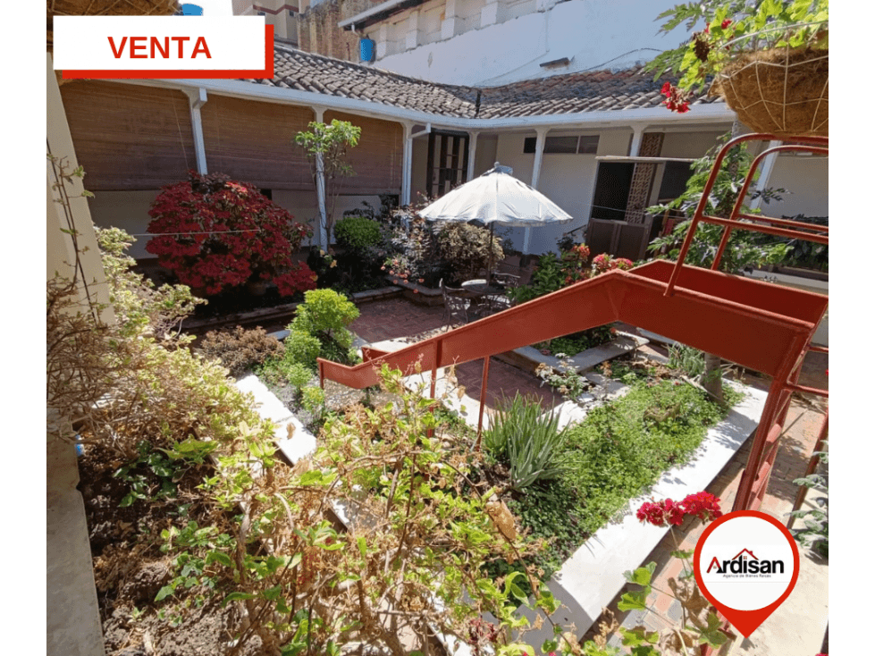 AMPLIA CASA COMERCIAL CENTRAL CON LOCALES RENTANDO - 1