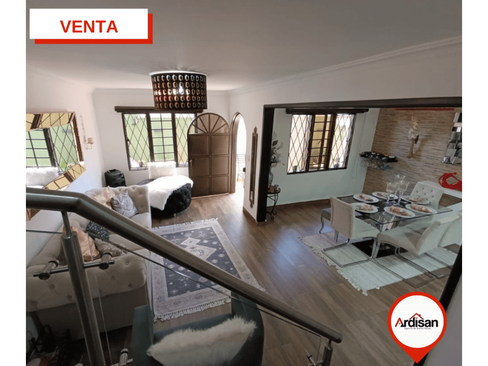 LINDA CASA CENTRAL DE DOS PISOS EN CONJUNTO PRIVADO - 1