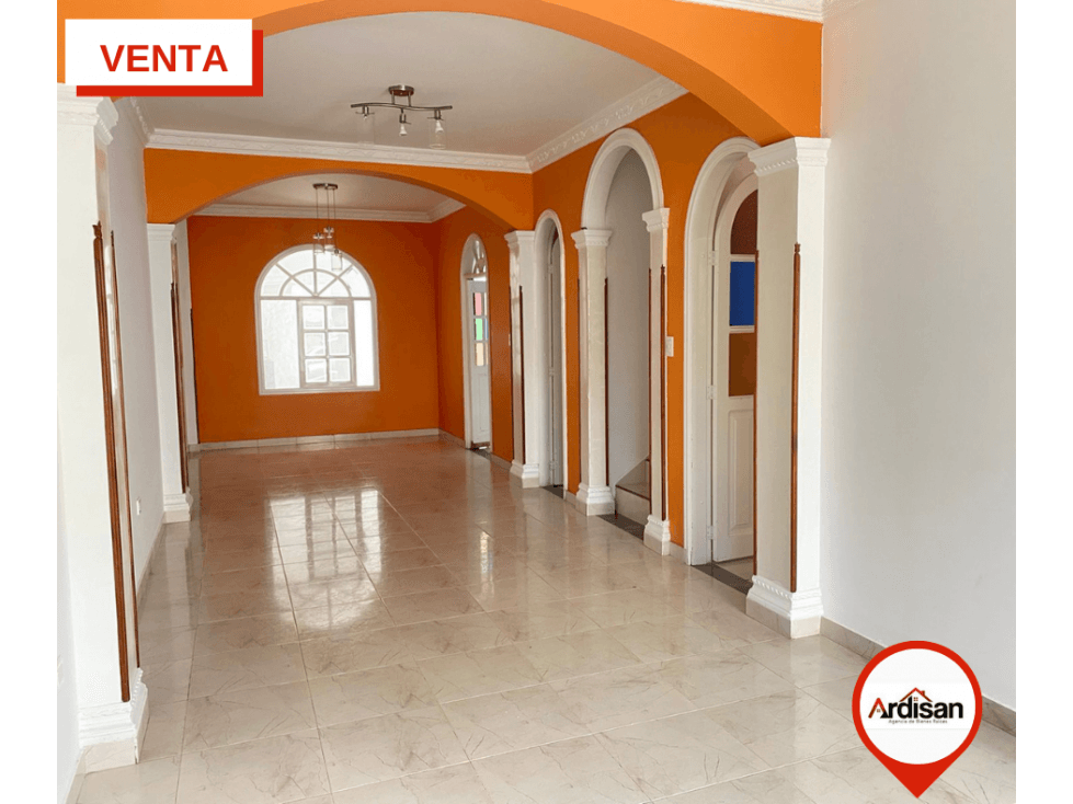 BONITA Y AMPLIA CASA DE DOS PISOS CON GARAJE (158 M2) - 1