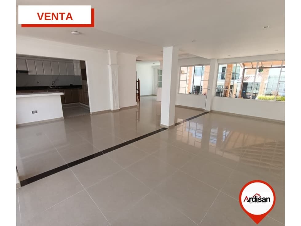 AMPLIA CASA DE TRES NIVELES EN EXCLUSIVO CONDOMINIO DEL SOCORRO - 1