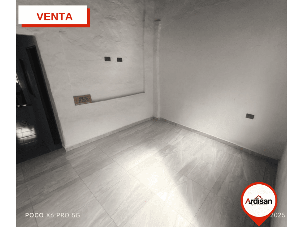 CASA CENTRAL CERCA A LA AVENIDAD NACIONAL - 1