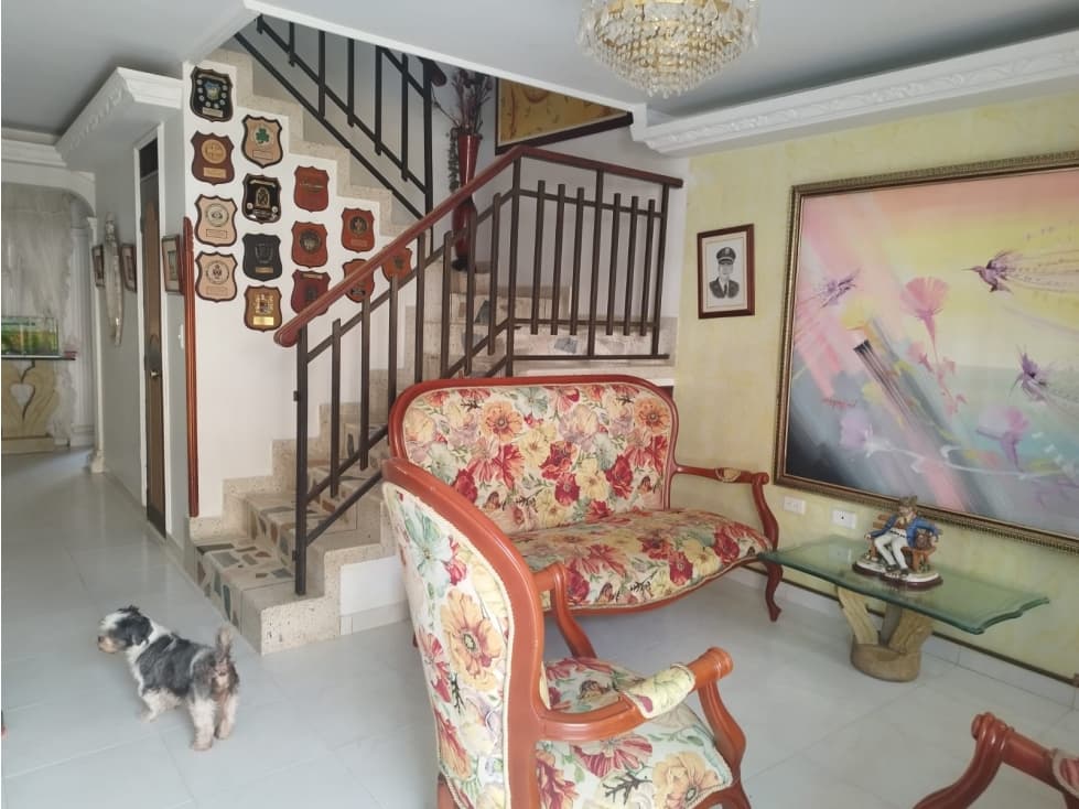 CASA DE DOS PISOS EN SECTOR RESIDENCIAL PERMUTA EN PARTE DE PAGO - 1