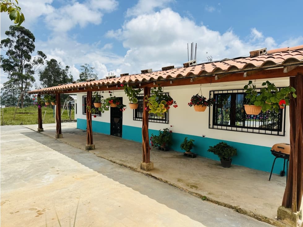 Casa con lote amplio y opción de ampliar en San Roque - 1