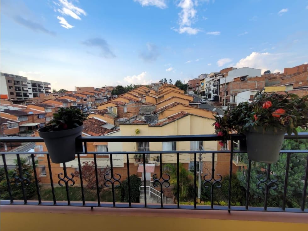 ENCANTADOR APARTAMENTO CASA EN VENTA MARINILLLA - 1