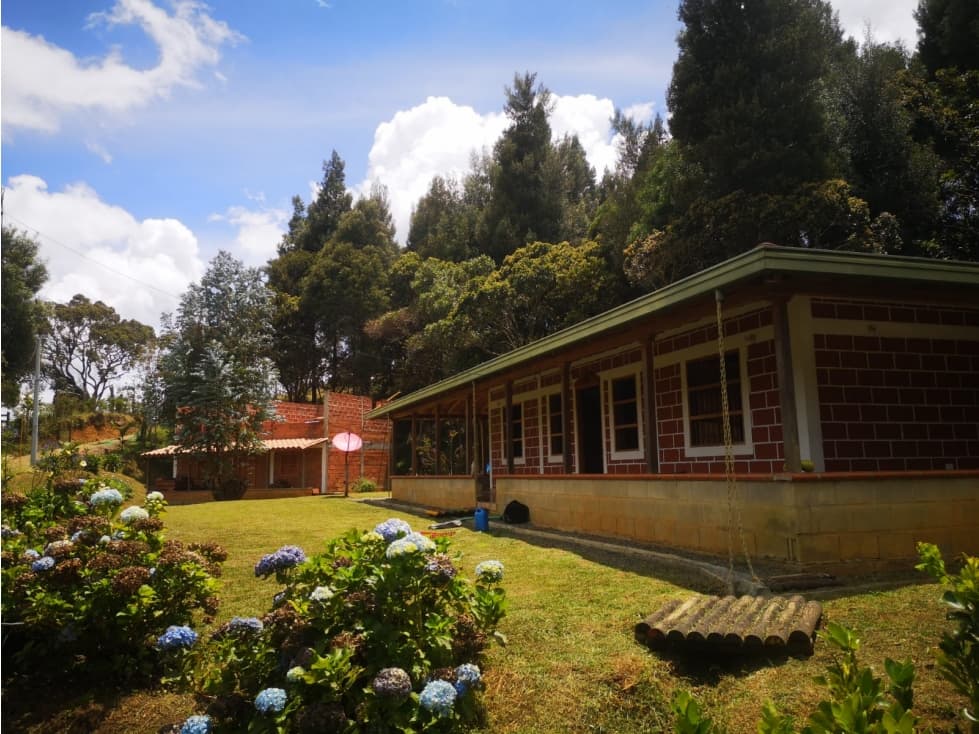 HERNMOSA CASA FINCA EN VENTA EN GUARNE - 1