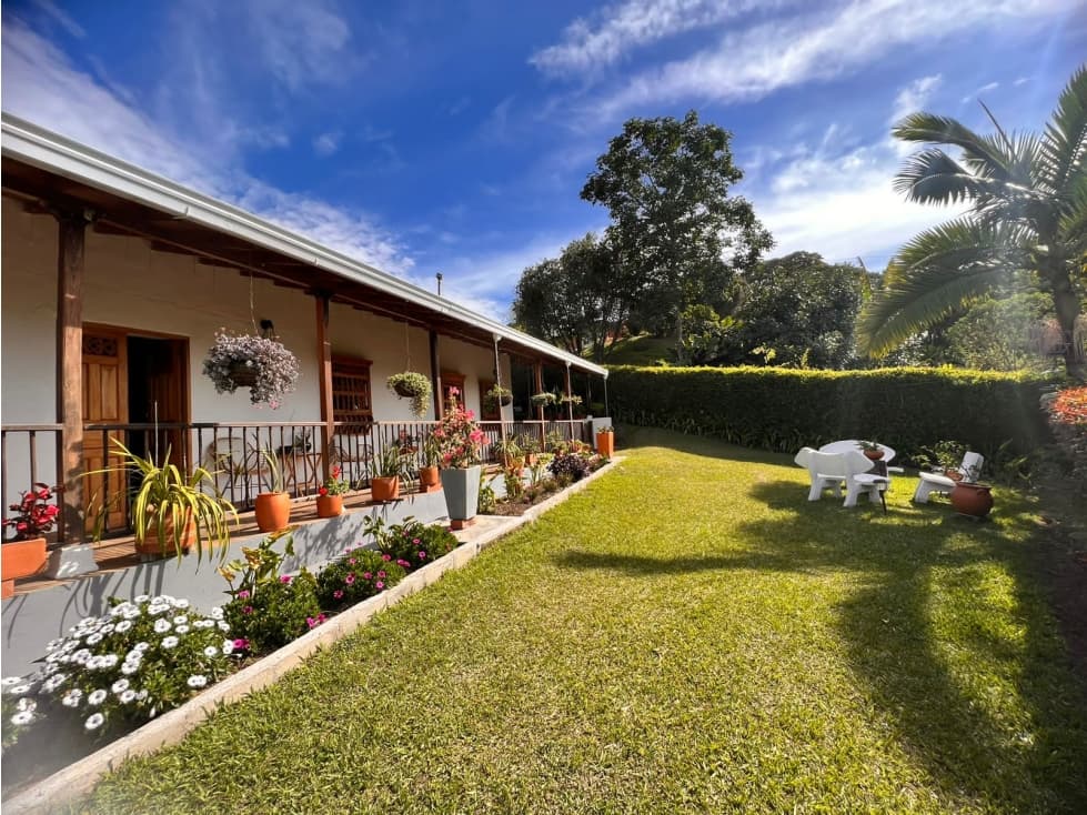 ENCANTADORA FINCA EN VENTA GUARNE CERCA AL AEROPUERTO - 1