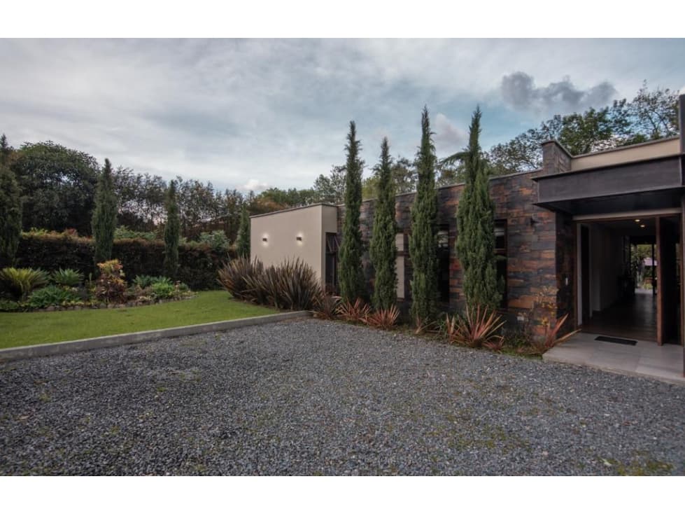 EXCELENTE CASA CAMPESTRE EN ARRIENDO CERCA MEDELLÍN - 1