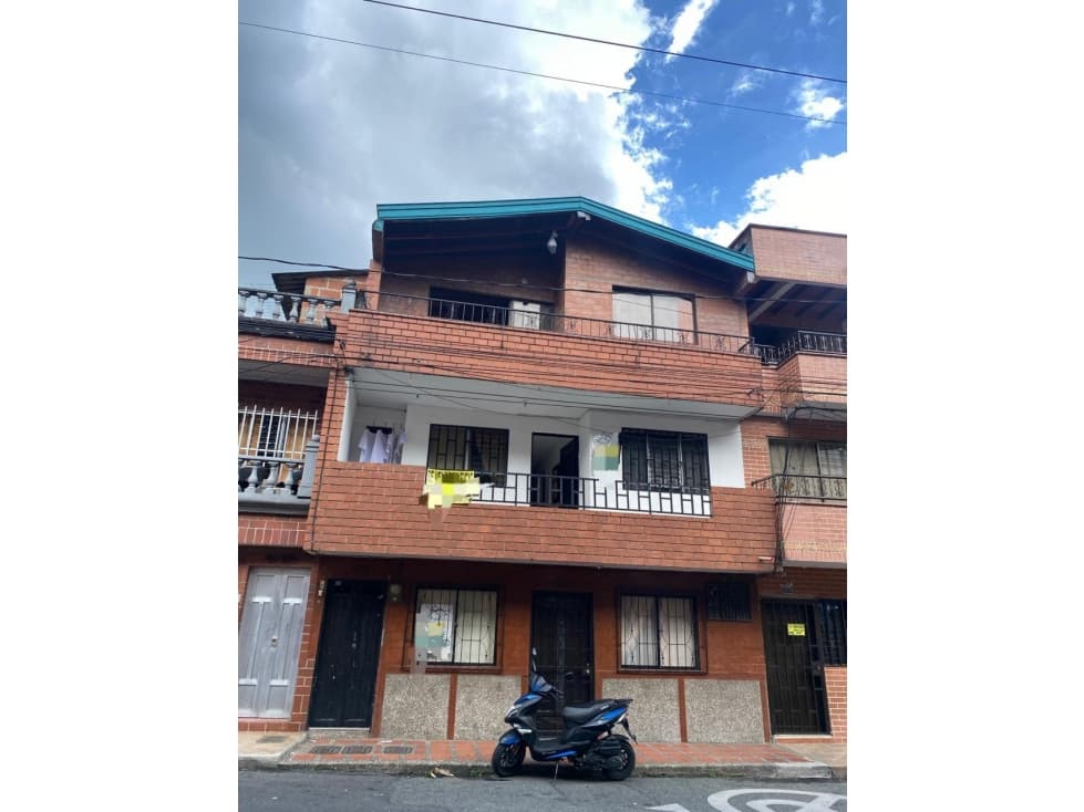Vendo Edificio en Itagui 3 pisos con 4 unidades de vivienda - 1