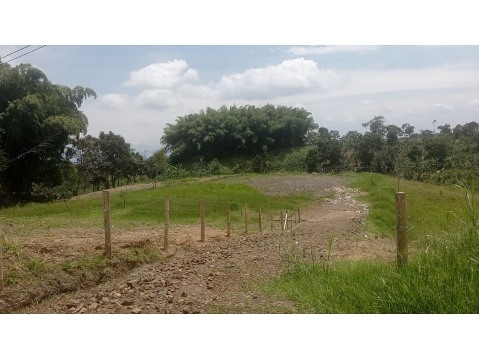SE VENDE LOTE EN FILANDIA - 1