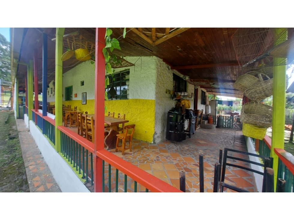 SE VENDE ESPECTACULAR LOTE COMERCIAL CON VIVIENDA CAMPESTRE - 1