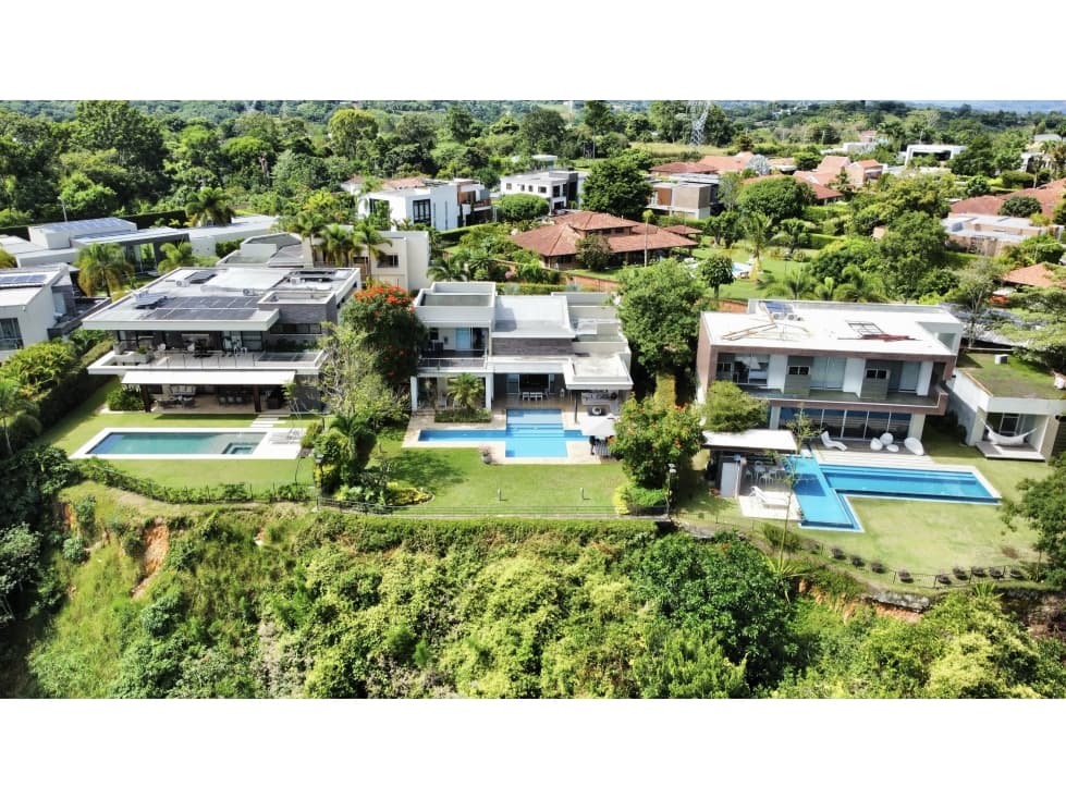 Casa en trinitarios, zona verde con piscina y vista a la ciudad - 1