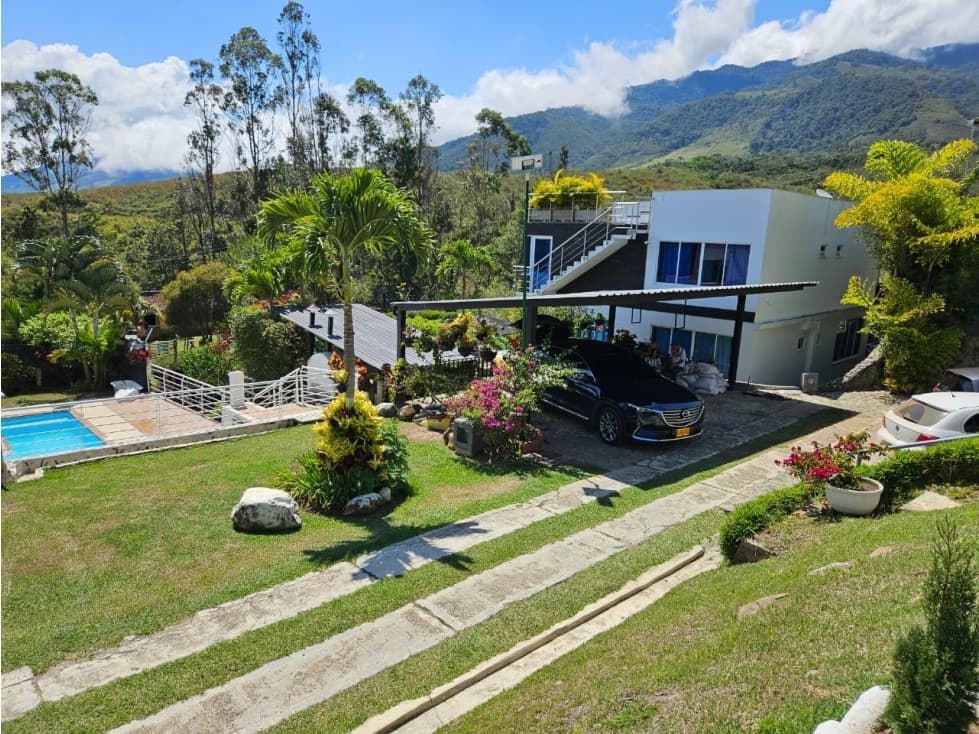 VENDO HERMOSA FINCA CAMPESTRE LAGO CALIMA, DARIEN - 1