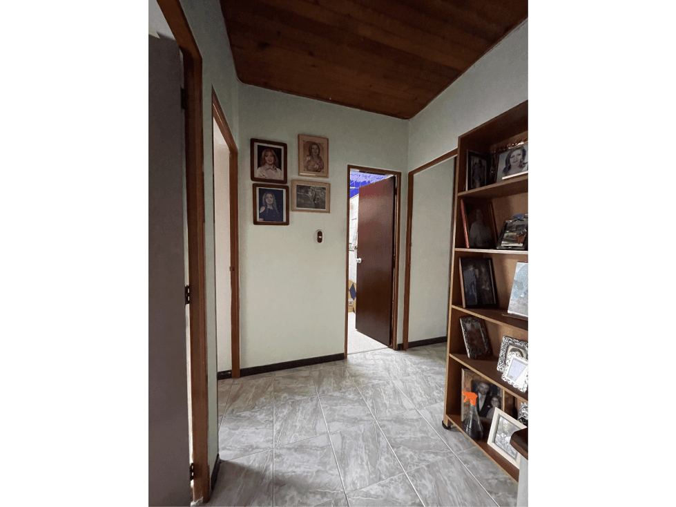 VENTA HERMOSA CASA EN ALFAGUARA - 1