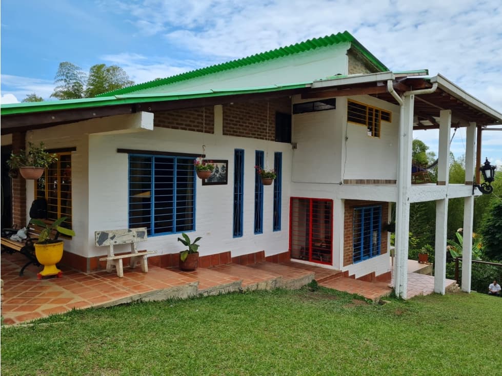 Hermosa casa campestre en Borrero Ayerbe - 1