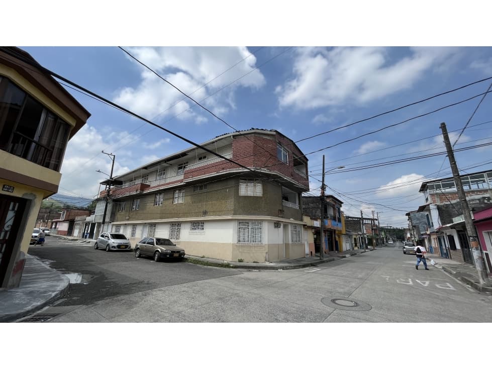 SE VENDE EDIFICIO EN DOSQUEBRADAS CON 6 APARTAMENTOS - 1