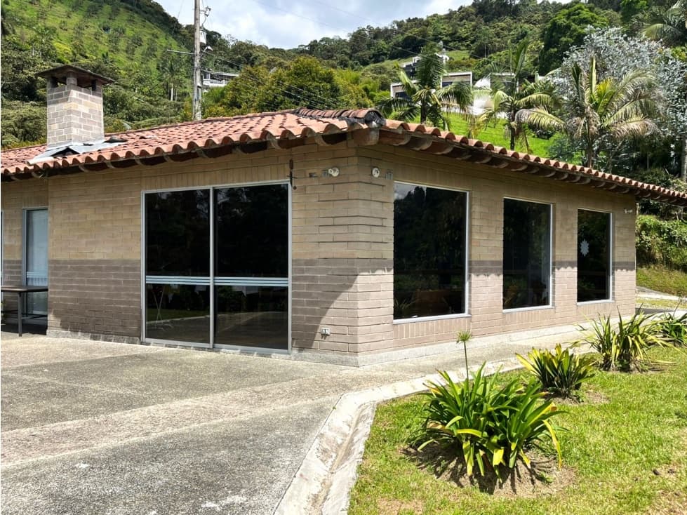 Casa Finca en Venta en La Estrella, Antioquia - 1