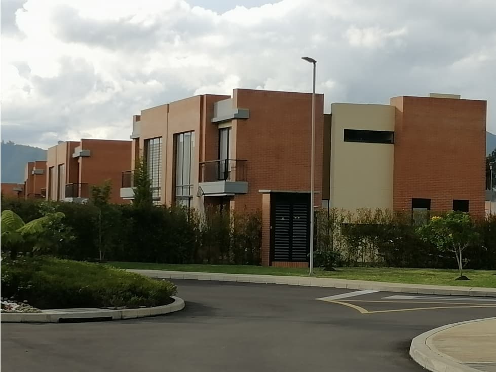 CASA EN VENTA OIKOS - 1