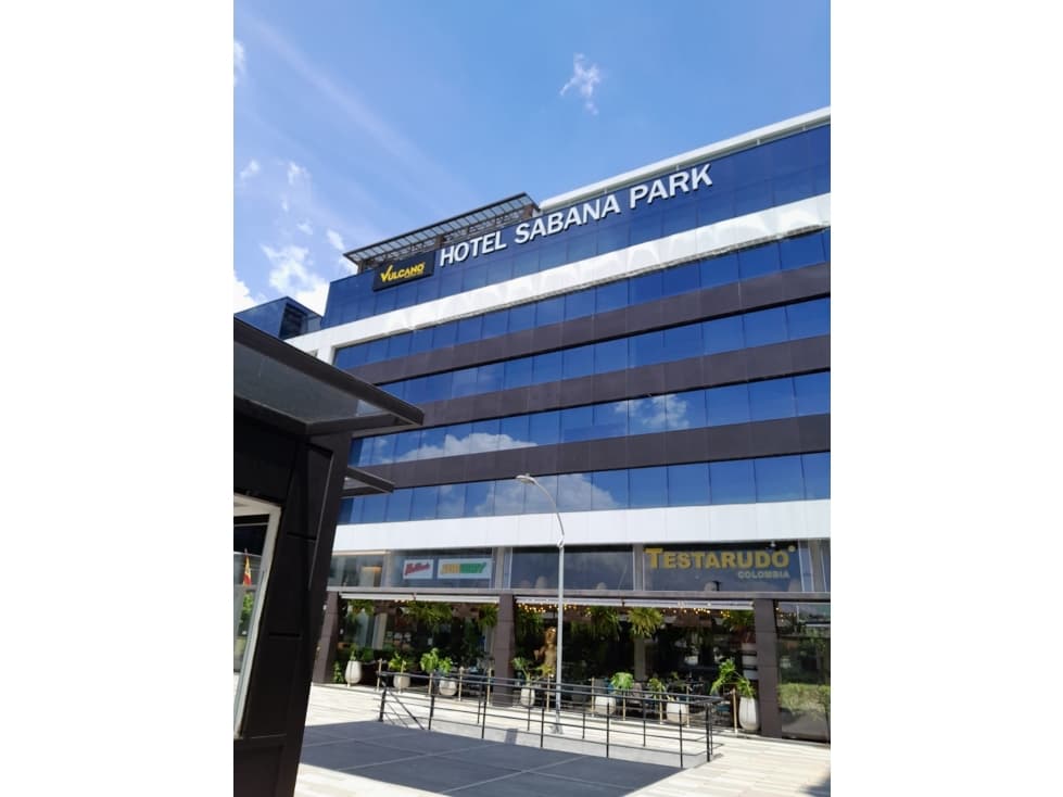 SE VENDE O ARRIENDA HERMOSO LOCAL EN SABANA PARK PARA ESTRENAR.A - 1