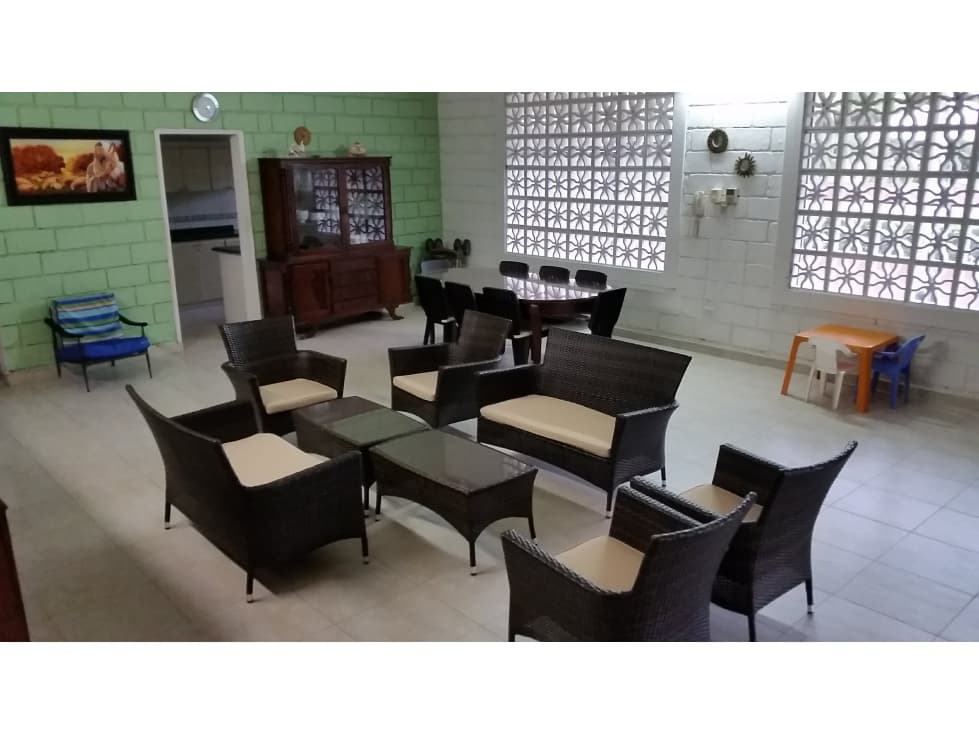 SE VENDE HERMOSA CASA TURISTICA EN MELGAR . A - 1