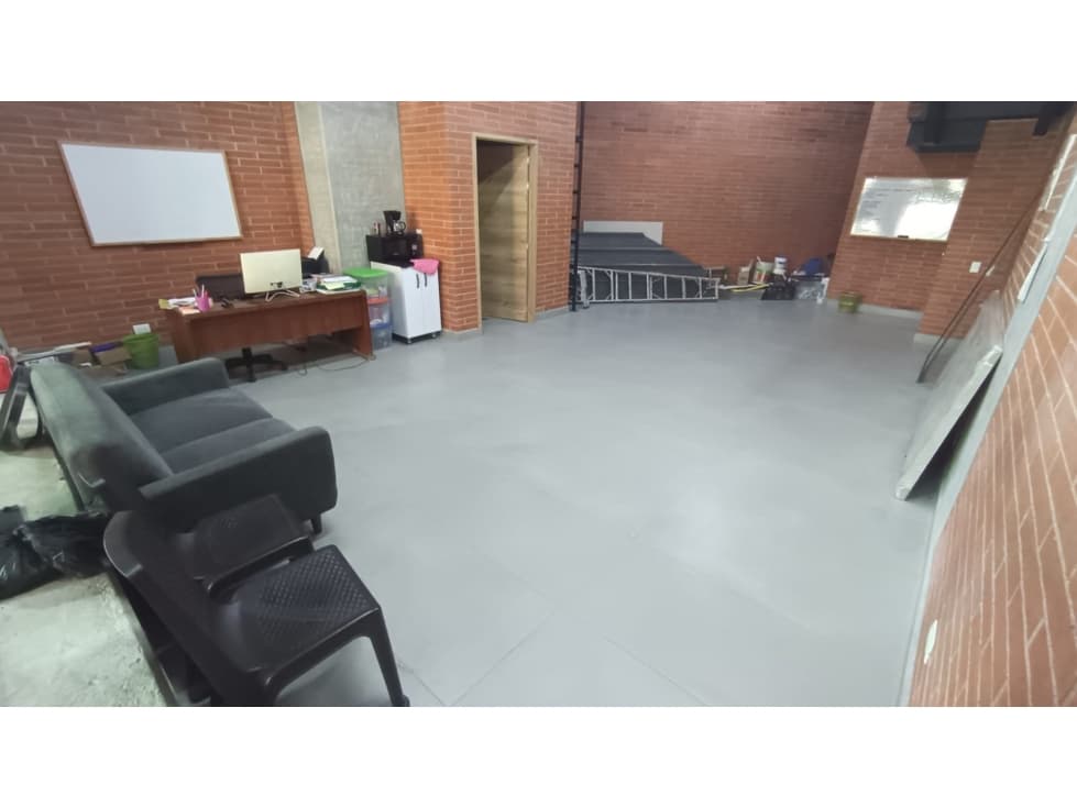 Arriendo y venta de oficina en Medellín - sector Laureles - 1