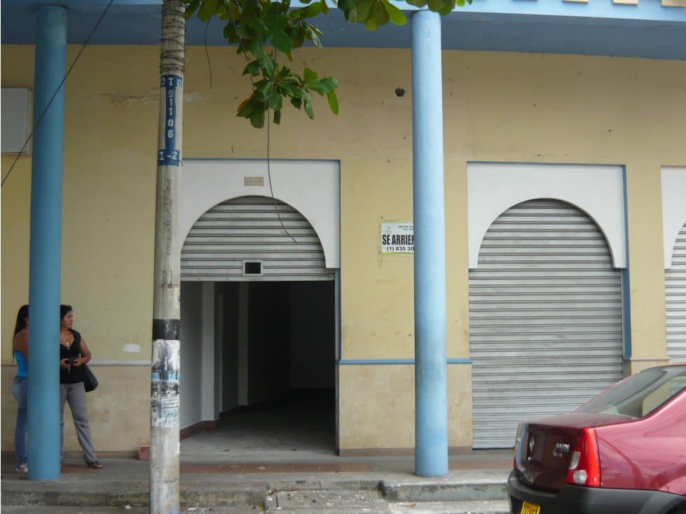 SE ARRIENDA LOCAL BARRIO CENTRO - 1