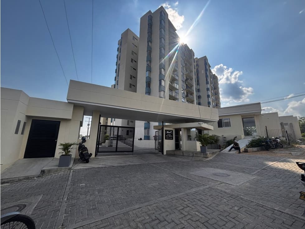 SE ARRIENDA CONFORTABLE APARTAMENTO EN PLAZA DEL VIENTO - 1