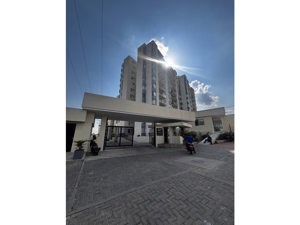 SE ARRIENDA COMODO APARTAMENTO EN PLAZA DEL VIENTO - 1