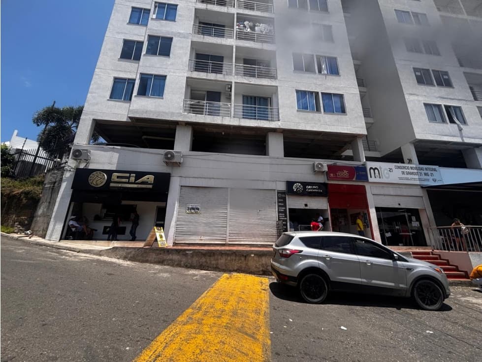 SE ARRIENDA AMPLIO LOCAL EN ROSABLANCA - 1