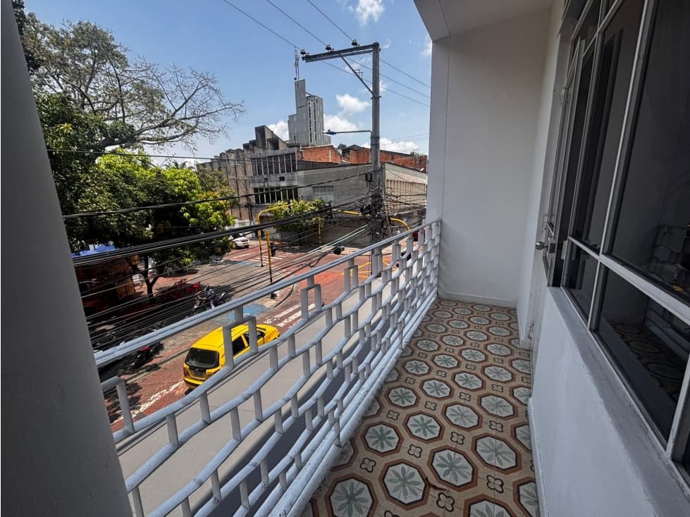 SE ARRIENDA CONFORTABLE APARTAMENTO EN EL CENTRO - 1