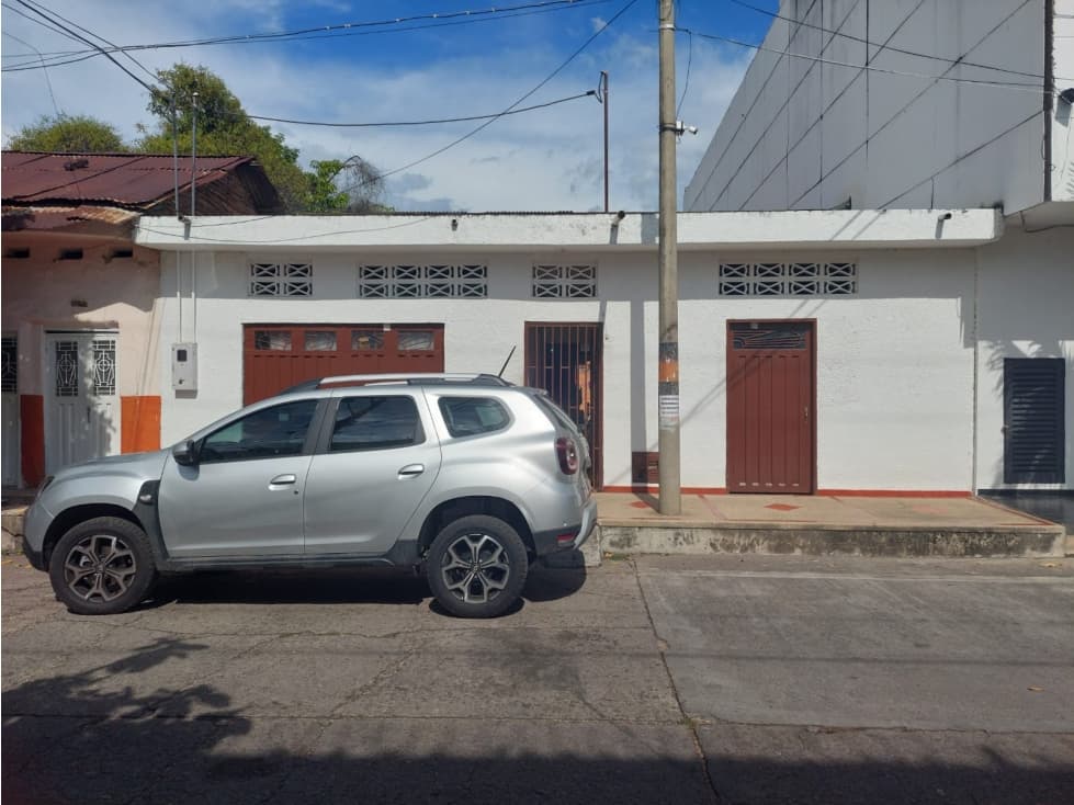 SE VENDE AMPLIA CASA LOTE EN EL BARRIO MURILLO TORO - 1