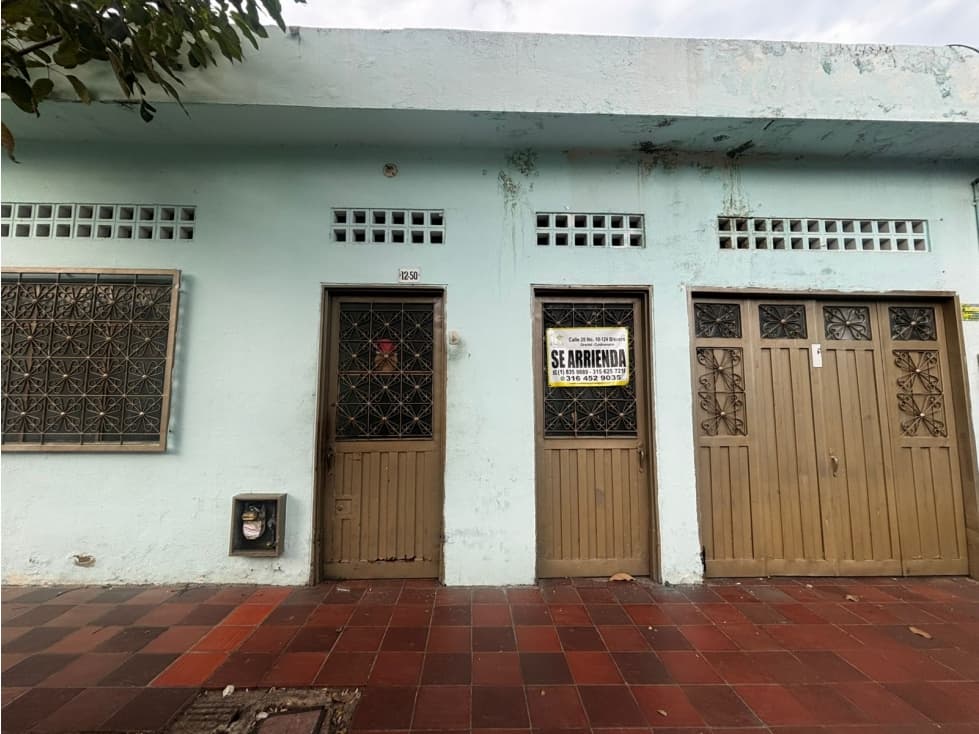 SE ARRIENDA AMPLIA CASA COMERCIAL EN EL SUCRE - 1